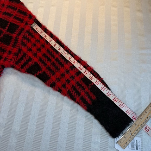 Time and Tru Plaid Sweater Size M (8-10) Red Black Soft Eyelash NWT Holiday - Picture 4 of 12